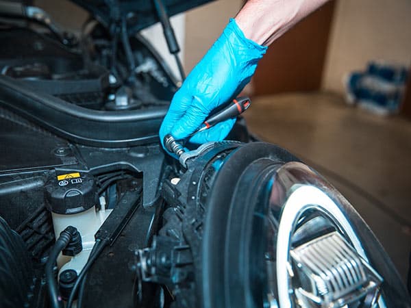 Sostituzione-fari-xeno-led-auto-Soliera Sostituzione-fari-xeno-led-auto-Soliera