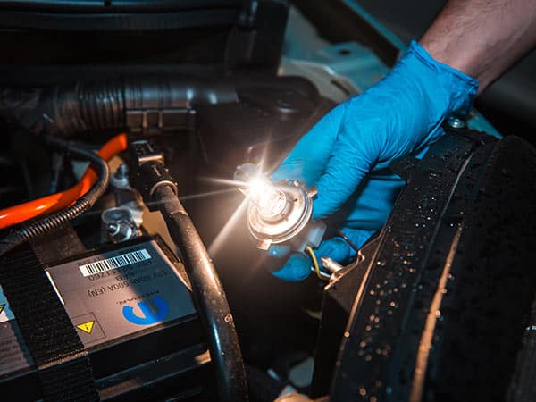 Sostituzione-lampadine-fanali-Modena Sostituzione-lampadine-fanali-Modena